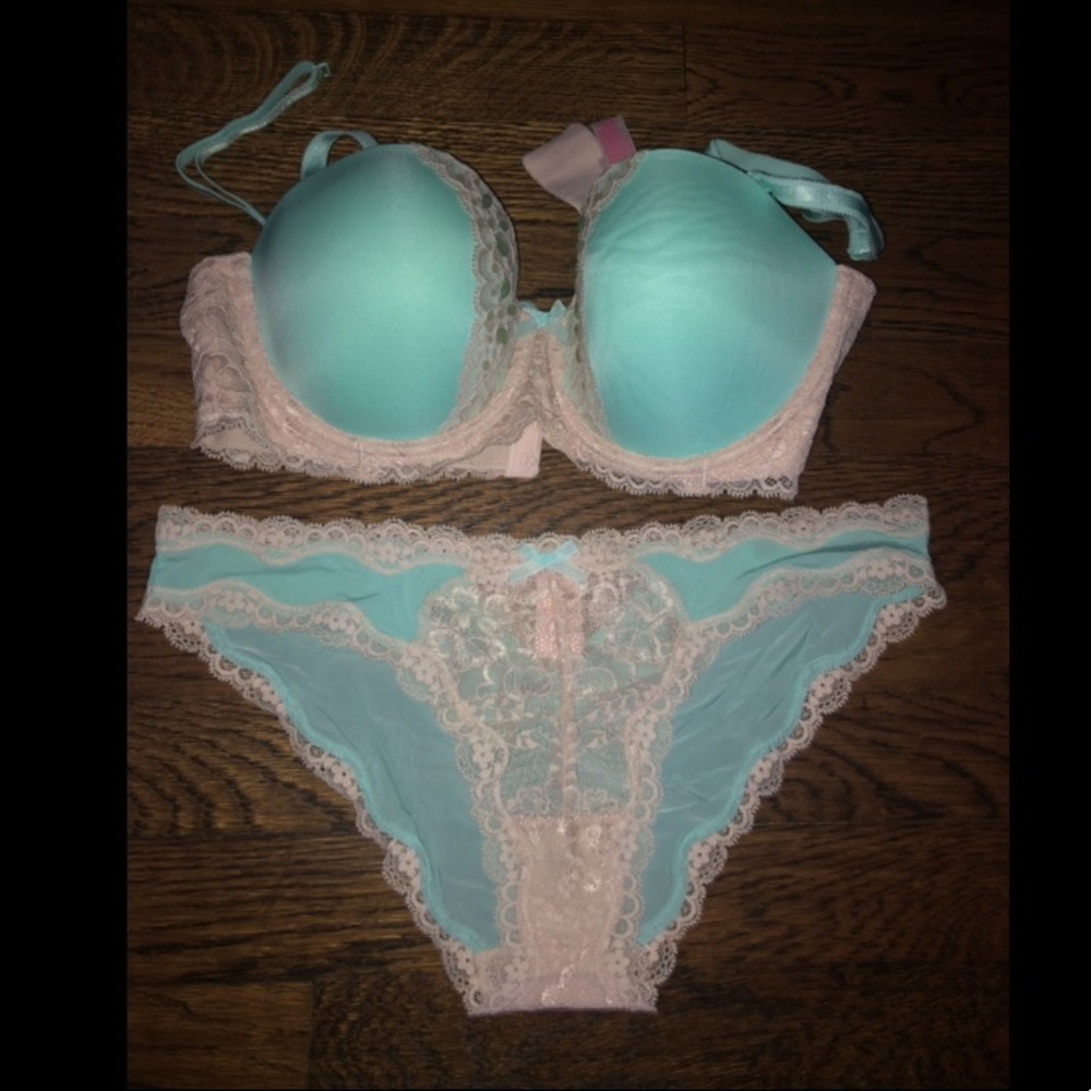 NWOT VS bra/panty set